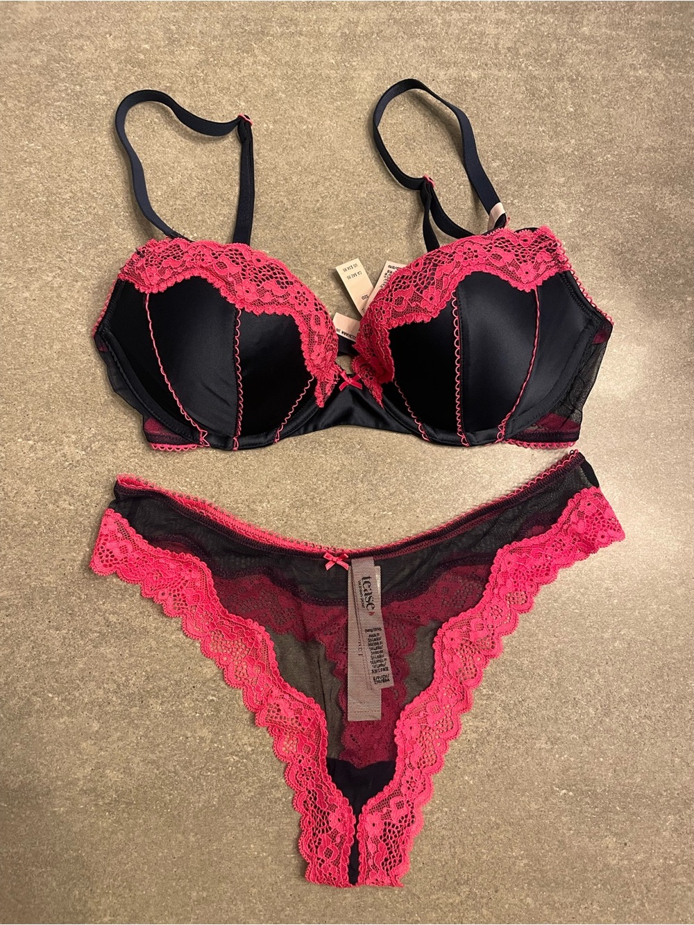 Victoria's Secret Tease Navy and Hot Pink Lace & Mesh Push-Up Bra & Thong 32D S